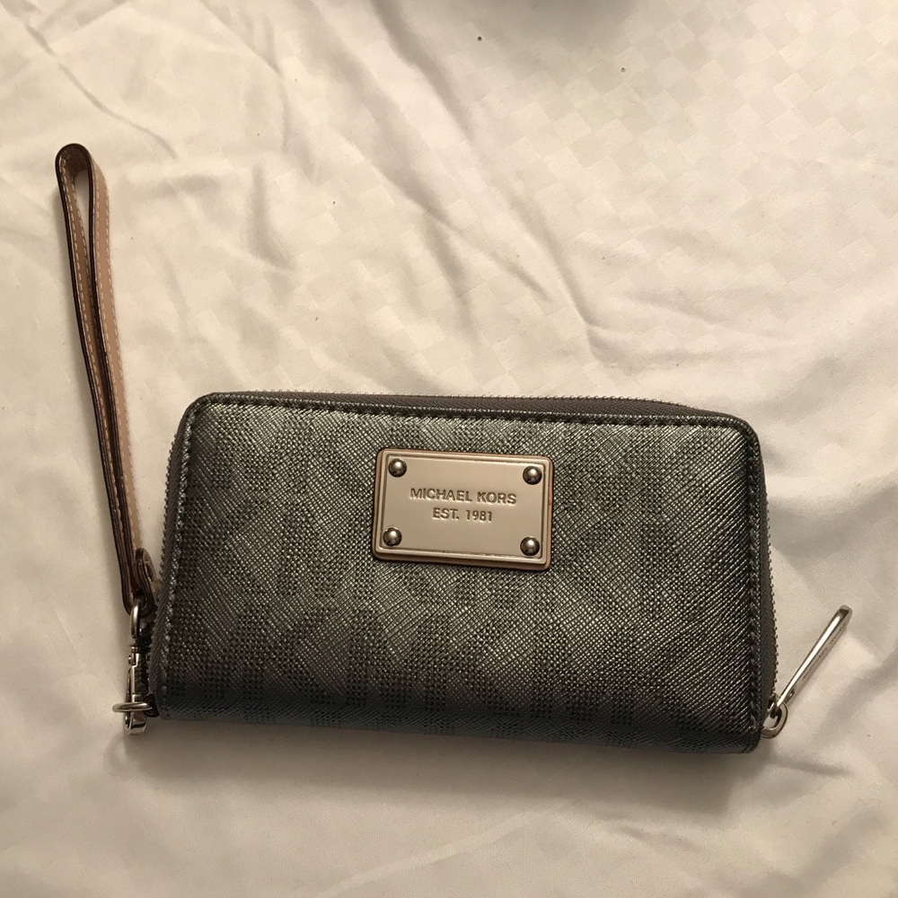 AUTHENTIC Michael Kors Wallet